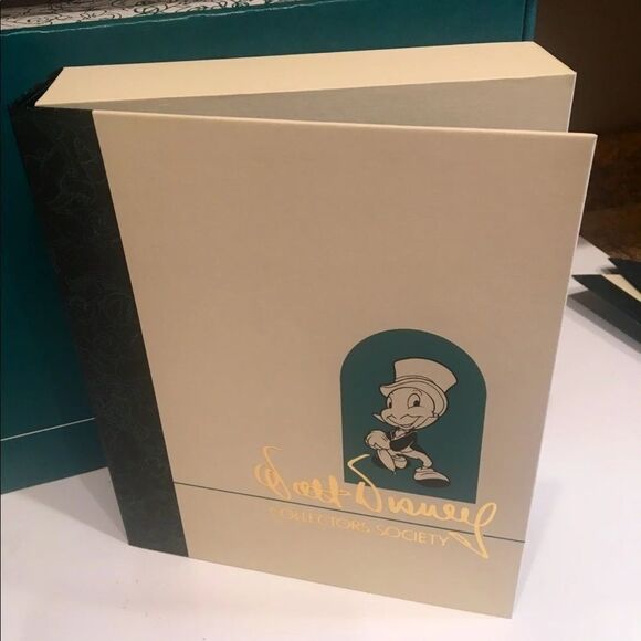 Walt Disney Commemorative Binder Set - Picture 2 of 7